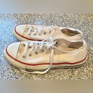 Converse Chuck Taylor women’s size 8